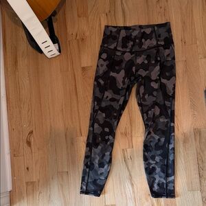 Athleta Black Gray Camo Leggings
